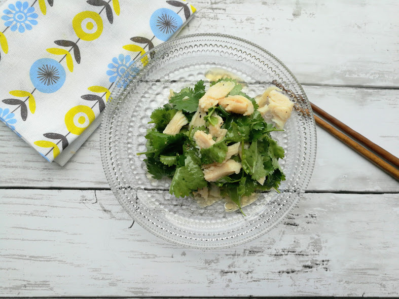 お箸が止まらない♪ パクチ―と茹で鶏のアジアンサラダ花ぴーのあてレシピ