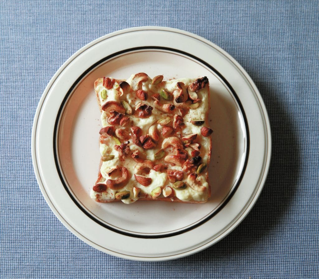 乗せるだけ簡単！ハニーナッツトースト♪