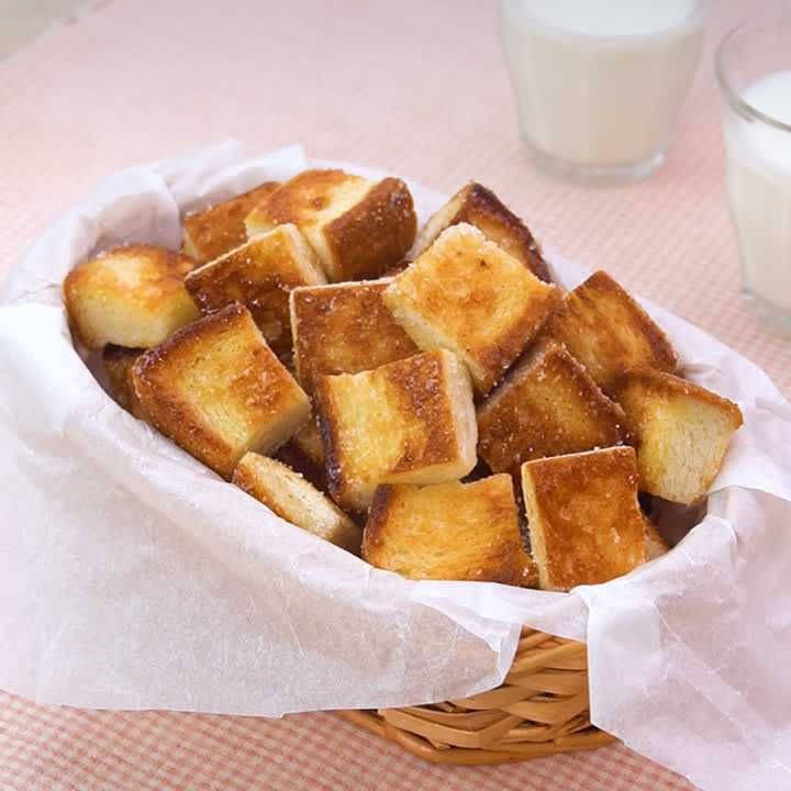 パンの耳でシュガーラスク 余った食パンの耳で作る！グラニュー糖だけで味付け♪