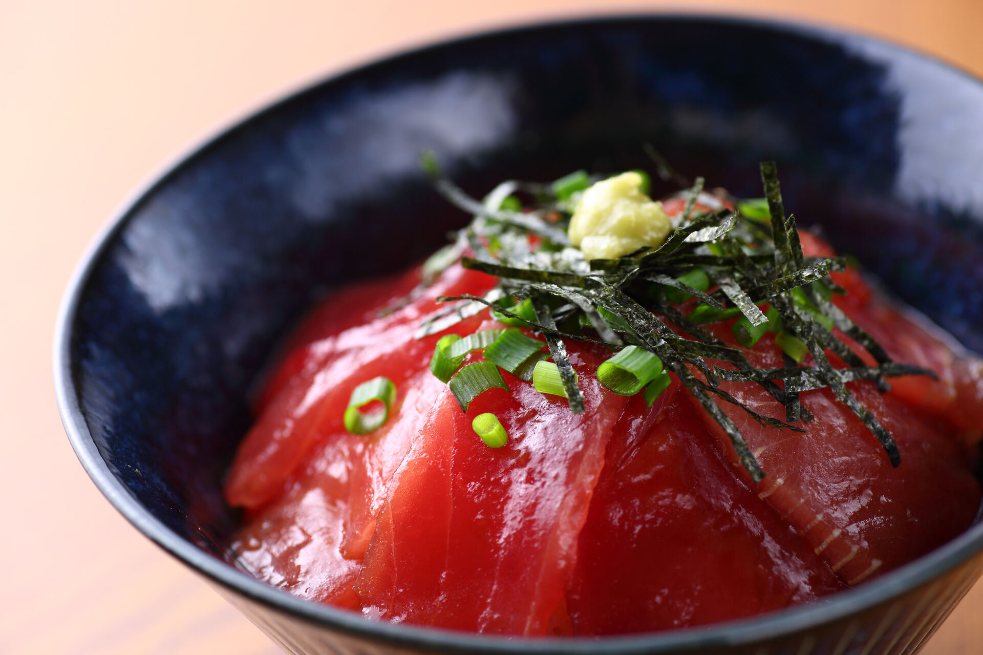 マグロのユッケ丼のレシピ 作り方：白ごはん.com