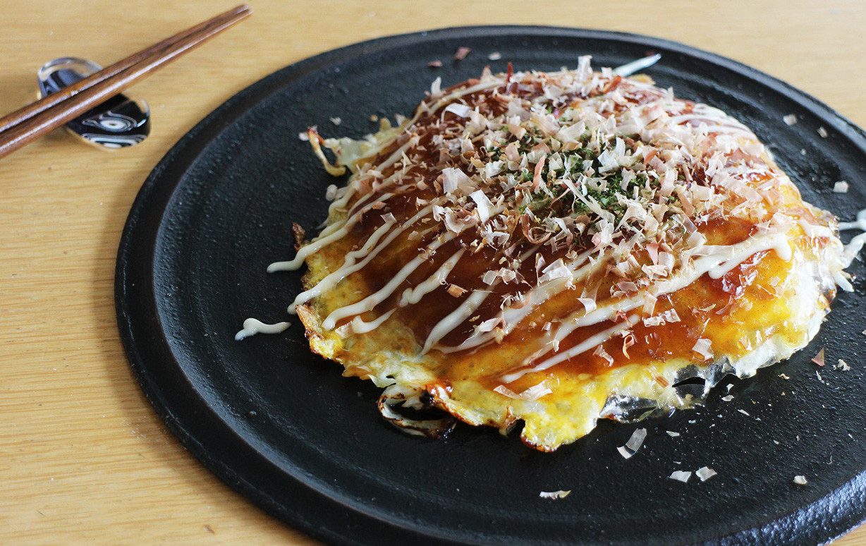 キャベツと卵だけでOK 小麦粉もお好み焼き粉もいらない！簡単でコスパ最強のお好み焼きレシピ・作り方Tasty