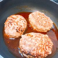 玉ねぎなしのつくねレシピ！鶏ひき肉と調味料だけでできるおつまみクラシル