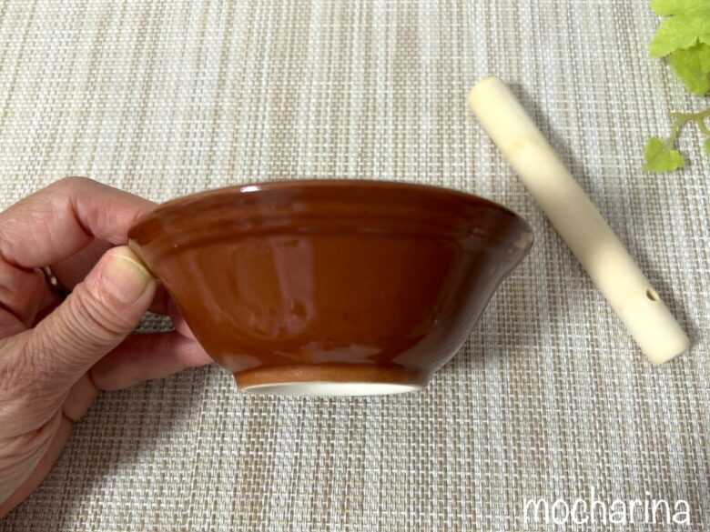 100均のすり鉢とすりこぎ商品一覧・サイズ。ダイソーとセリアで100円 ごますりに