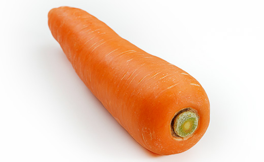 背景として自然なニンジンの断面図。汚れ、汚れ、筋、コアの構造、ニンジンのスライスの詳細。の写真素材・画像素材 Image 45104379