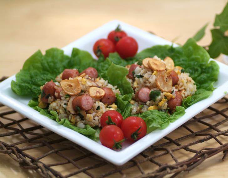 肉爆盛りチャーハン の献立 副菜：トマトと玉ねぎの中華風サラダ、汁物：ちんげん菜と舞茸の中華スープ 献立・メニュー 味の素パーク たべる楽しさを、もっと