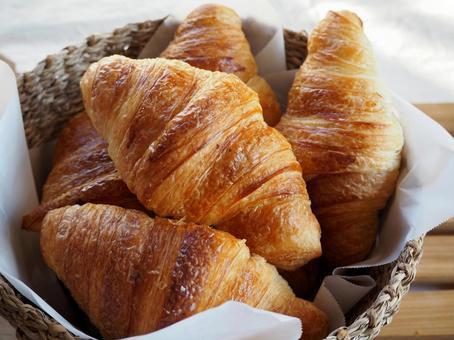 フランス発祥のサクサクおいしいクロワッサンのイラスト素材111901677- PIXTA