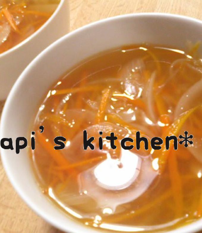 洋食のお供にキャベツと卵のコンソメスープ