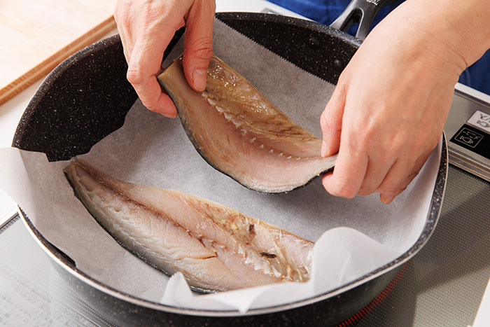 冷凍サバは焼き方で変わる！魚焼きグリルとフライパンを使った焼き方を紹介