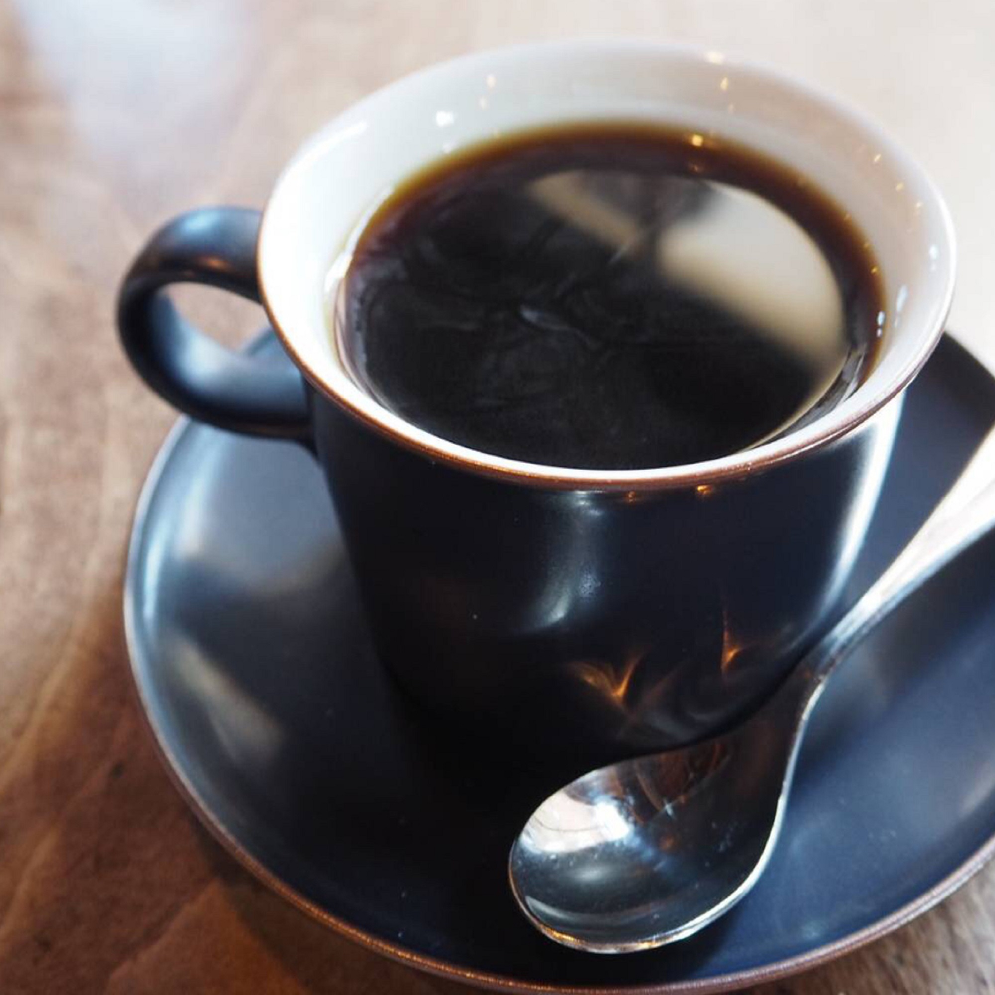 新宿駅の小さな店ベルクは、なぜいつも満席なのか? 熱狂的に愛されるお店・会社をつくる6つの秘密Amazon.com.br