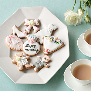 ご結婚祝いに♡ウェディングアイシングクッキー缶 イニシャル入りますクッキー にじいろクッキー 通販 19415080Creema クリーマ