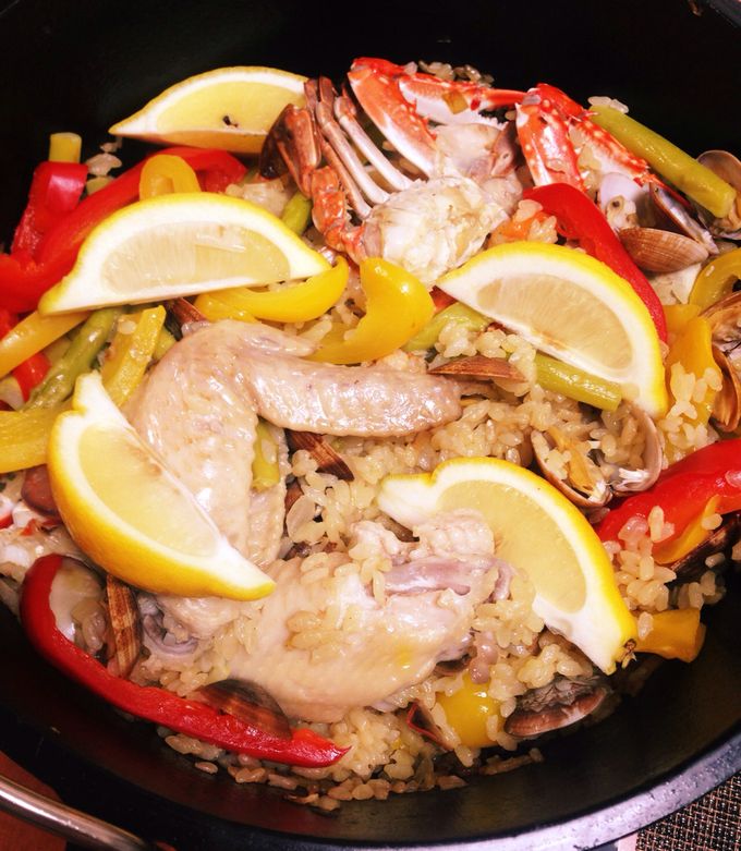 ダッチオーブンで山のパスタパエリア - つくる楽しみ