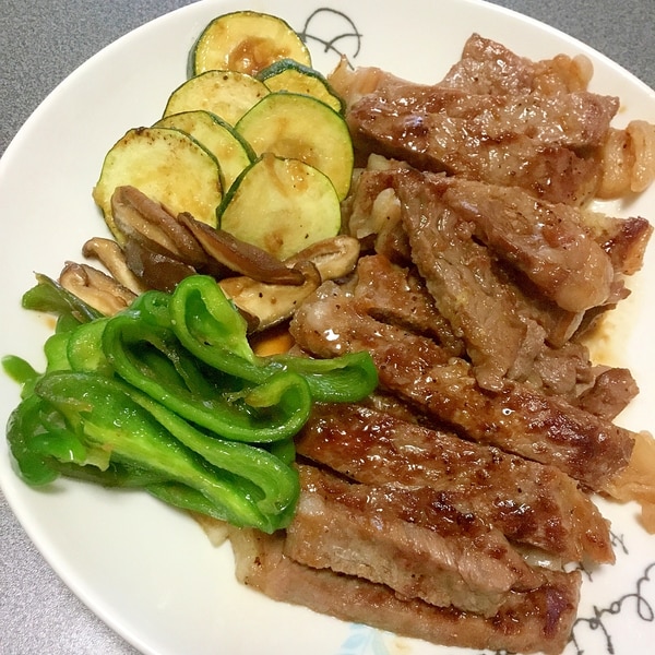 サイコロステーキとなすとじゃがいものボリューム炒め