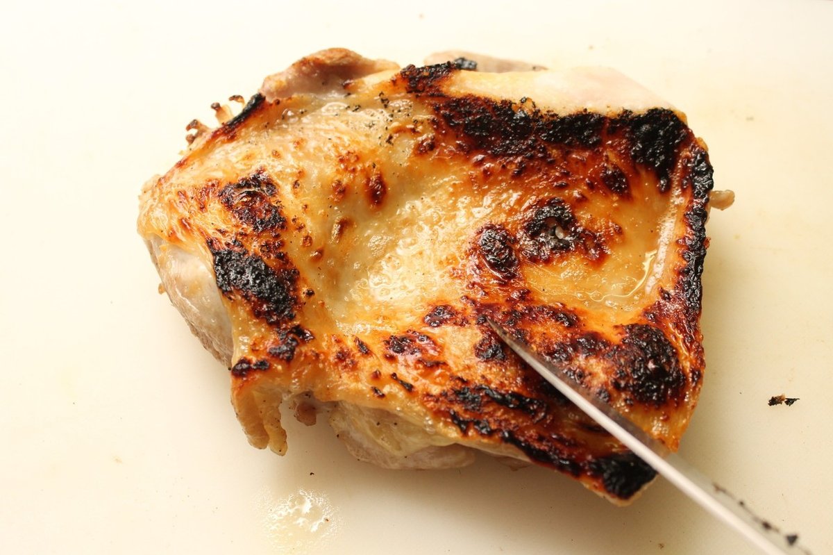 鶏もも肉 皮がパリッパリ！魚焼きグリルで手間なし簡単！極上チキン料理！ディジョンマスタードを添えて