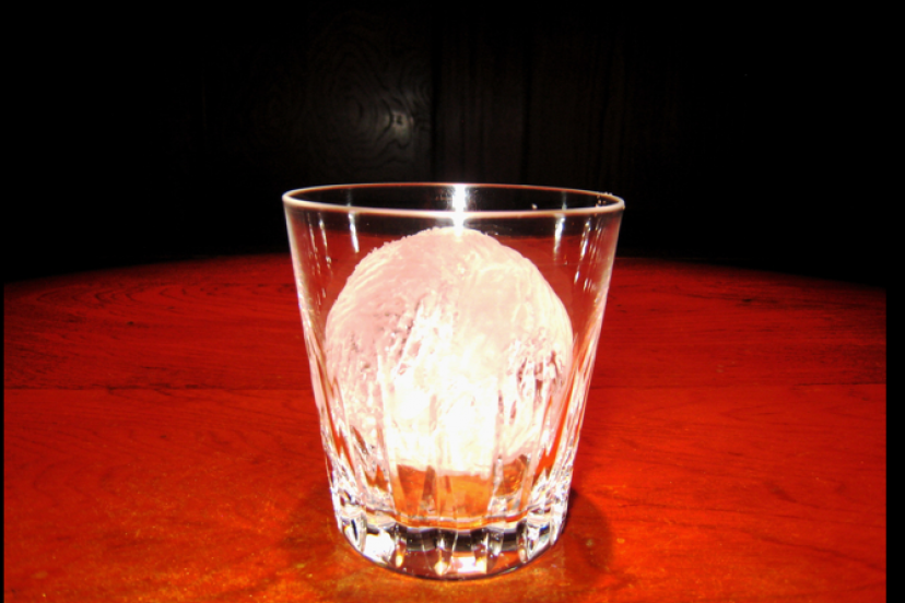 凍らせたグラスで氷温のカクテルを楽しんで見ませんか 小樽のカクテル&ショットバー・ハーフトーンCafe & Bar HALF TONEハーフトーン のニュースまいぷれ 小樽市