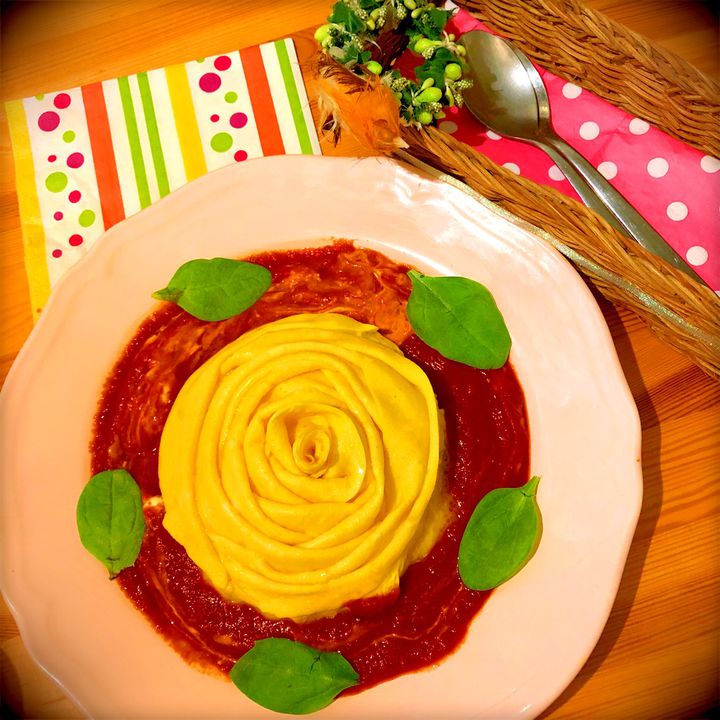 ジブリ映画『風の谷のナウシカ』より 王蟲 オーム を模して作ったオムライス🍳✨ 娘の卵嫌い克服食として作りました。しかし見た目のインパクトが強すぎて 嫁さん🐈 『この前ナウシカ見たばっかりやで？』 『これは、余計に卵嫌いになるんちゃう？』 私🐕 『うーん