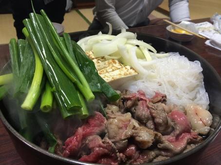 高級和牛のすき焼きの写真素材243063975- イメージマート