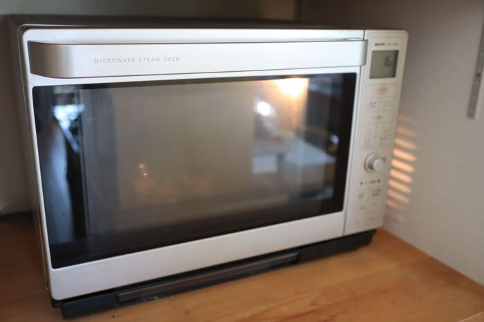 ASCII.jp：袋のまま温められるポテチ！ カルビー新包材のポテリッチ試してみた