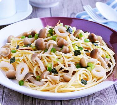 □材料 2人分スパゲティ：200g しめじ：1袋 まいたけ：1袋 ちくわ：2本 お吸い物の素 松茸の味 ：3袋 □詳細はブログで↓https:fukufoods.com 55071