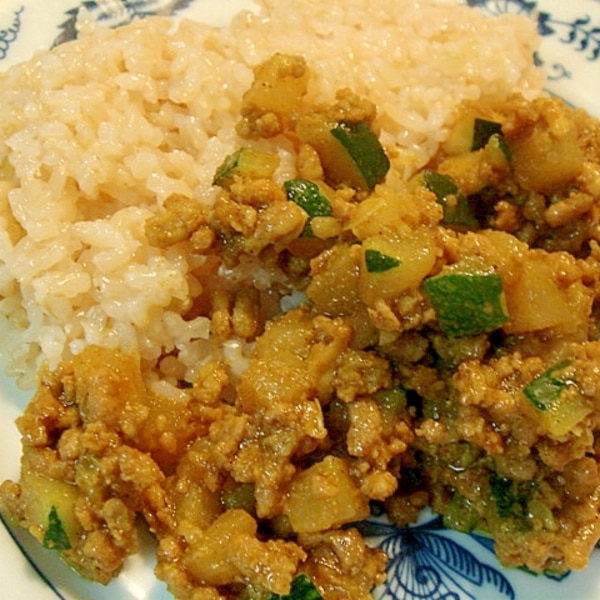 基本からアレンジまで！思わずつくりたくなる「鶏肉 ズッキーニ カレー」のレシピ集クックパッド