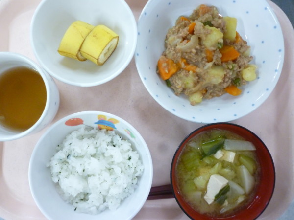 新じゃがいもと豚ひき肉のそぼろ煮