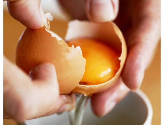 Canelé』 カヌレ フランスのボルドー地方に伝わる伝統的な焼き菓子 正式名 カヌレ・ド・ボルドー フランス語で「溝のついた」という意味外側のカリカリのテクスチャーと対比して、中側はしっとりとバニラ香る Gâteau traditionnel français de la régionde Bordeaux en