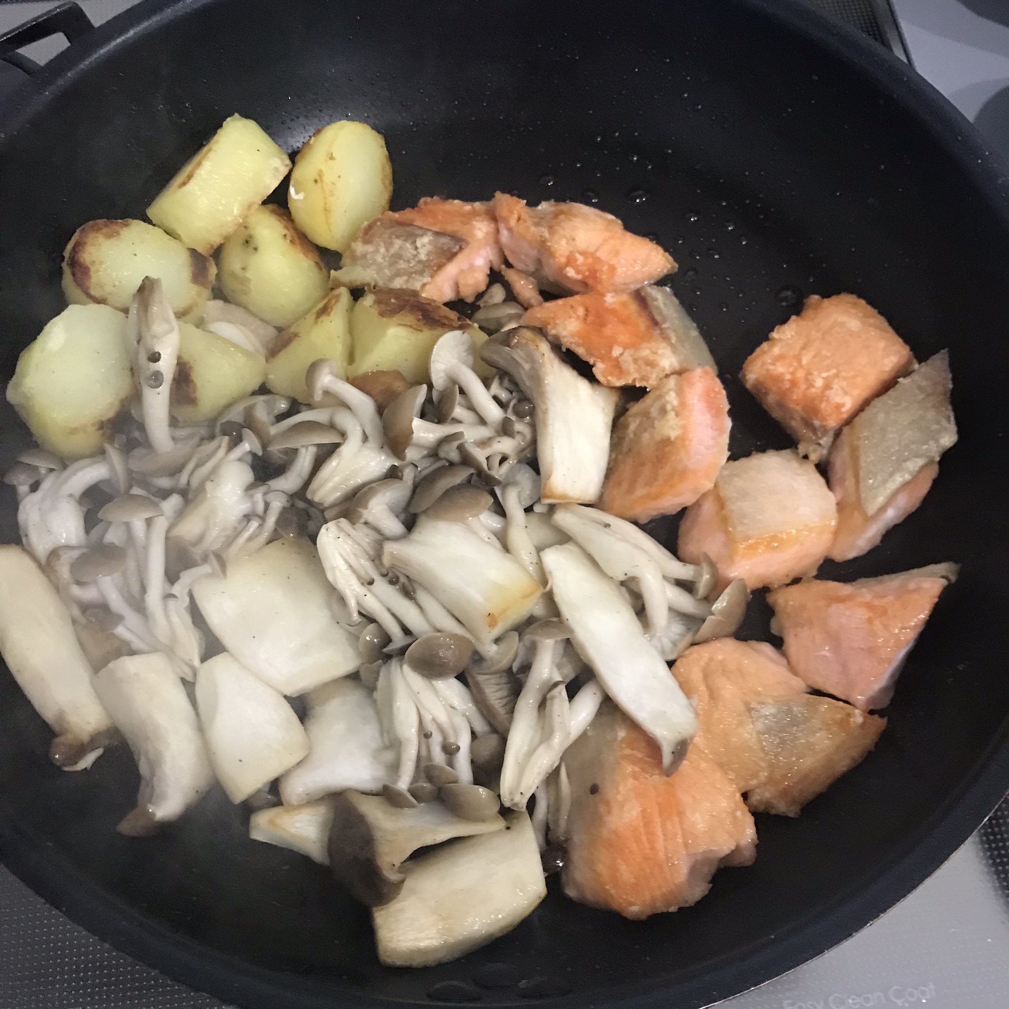 簡単！！魚レシピ 鮭とエリンギの照り焼きおろしと、レシピブログmagazine発売しました山本ゆりオフィシャルブログ「含み笑いのカフェごはん『syunkon』」Poweredby Ameba