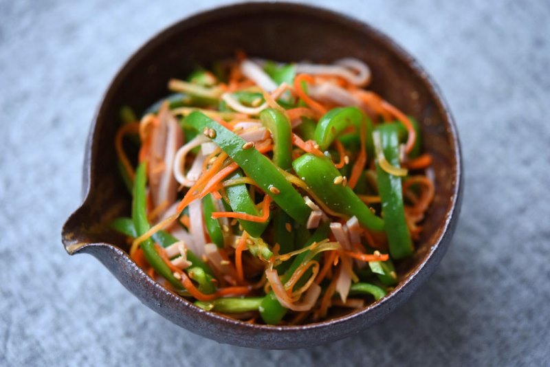 シャウエッセンとピーマンの簡単レンジ煮