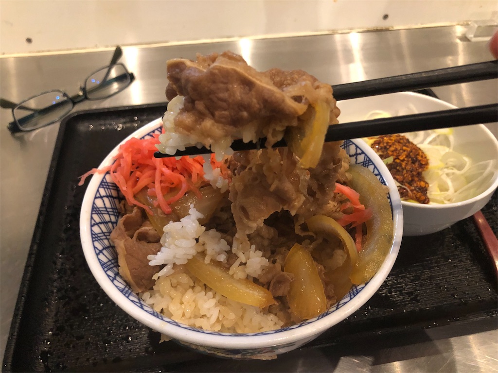 吉野家の夏限定「ねぎ塩豚丼」と「ねぎラー油牛丼」を食べた感想 口コミ- イギーとポル 福岡グルメ