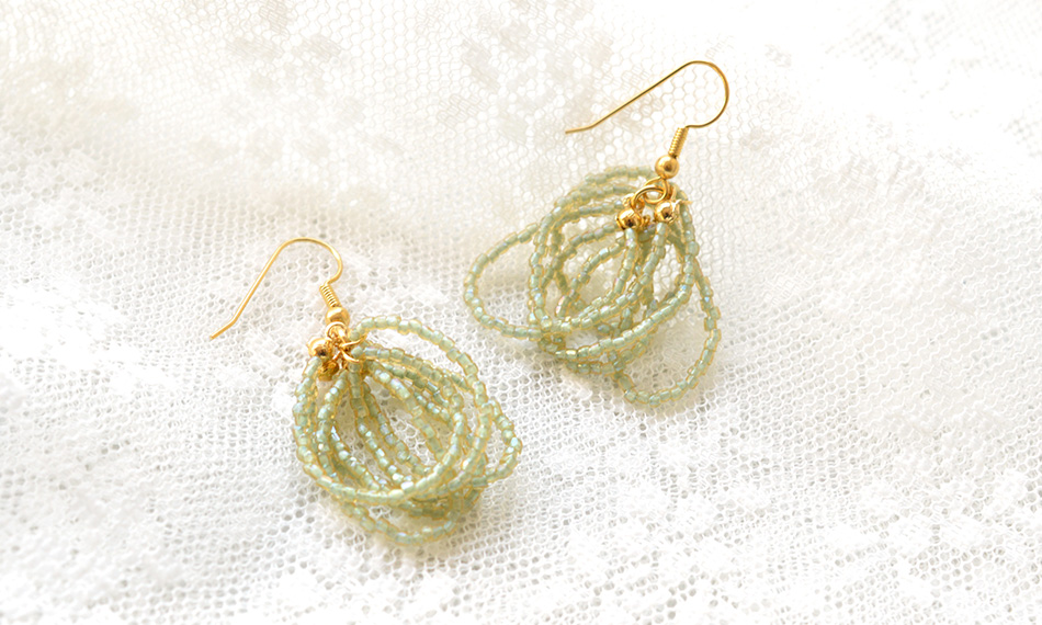 簡単すぎる・大人可愛いドロップビーズのロングイヤリング ピアス│綺麗に仕上げるたった1つのコツ│ハンドメイドアクセサリー│ハンドメイド