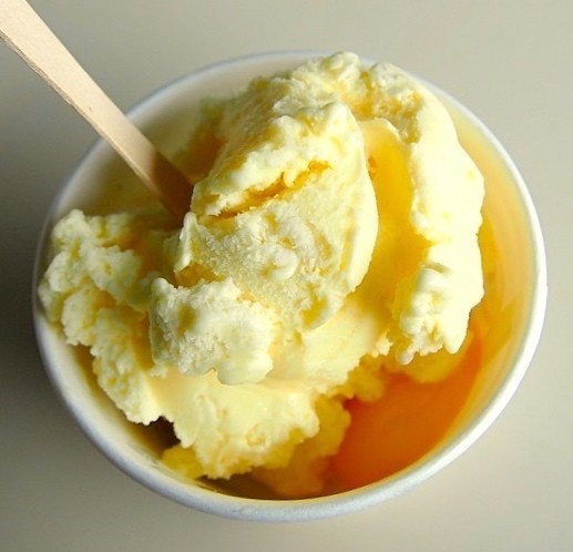 オリゴ糖のおすすめレシピオリゴ糖アイスクリーム罪悪感なく甘いデザートを堪能できる 「オリゴ糖アイスクリーム」のレシピをご紹介します。混ぜて凍らすだけだから簡単！ 暑い夏にもぴったりのレシピです。 ＜材料＞ 生クリーム 200 ml 卵黄 20 g バニラビーンズ