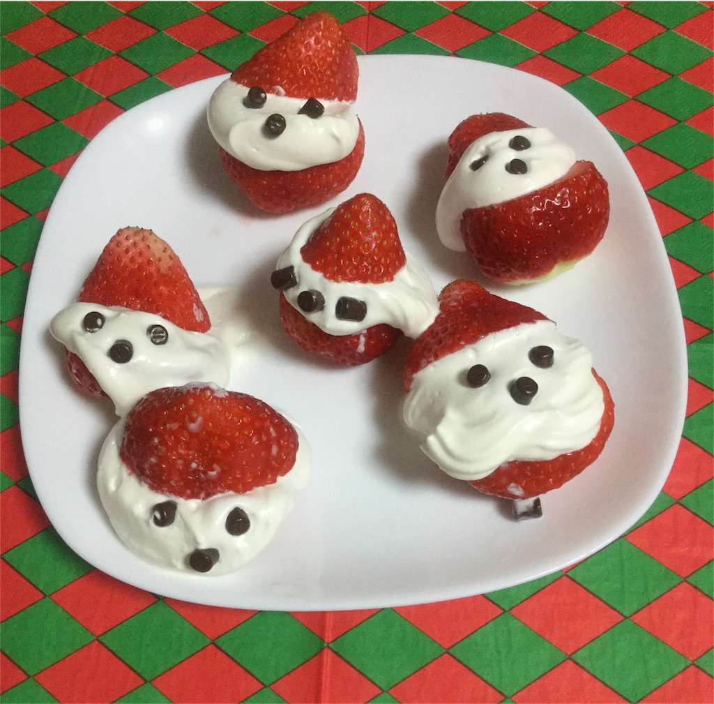 いちごサンタイラスト無料イラスト・フリー素材なら「イラストAC」