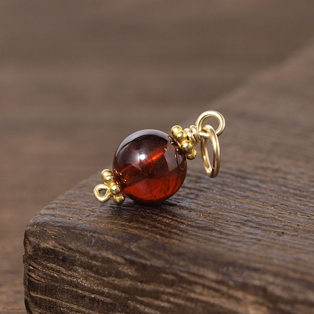 夕日のように美しいオレンジを持った宝石にはどのような物がある