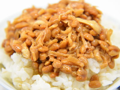 スタミナ満点！旨辛韓国風納豆そぼろ丼の簡単レシピ