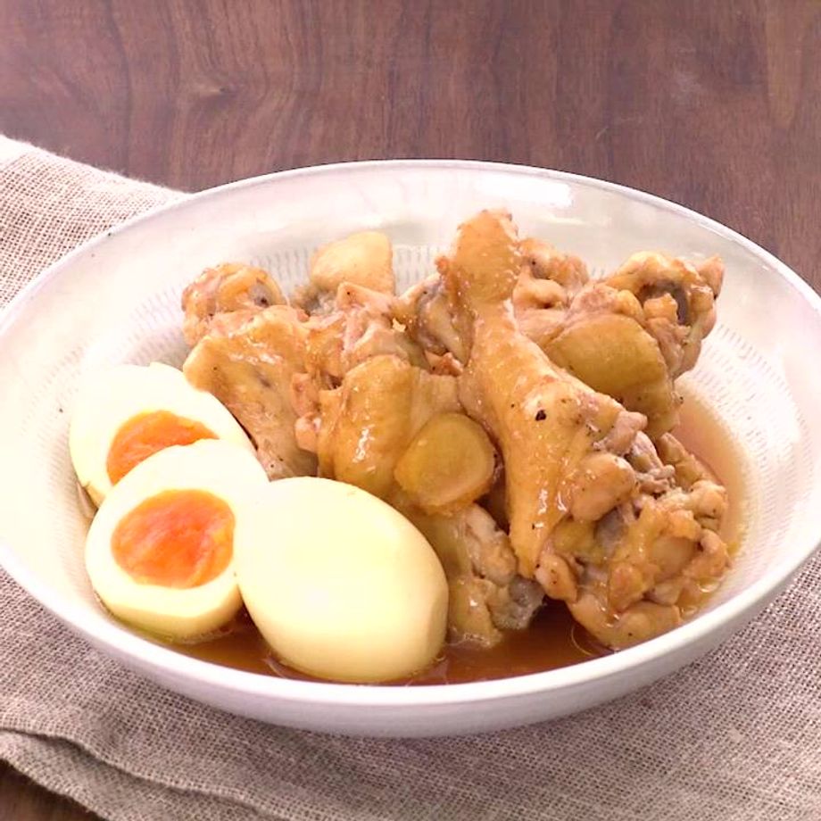 詳しいレシピ▽▼▽さっぱり炒り手羽 。, 暑い日に食べたい！☀️, 煮込み時間はたったの3分👏🏻こっくり柔らか手羽元ができます。,長時間煮込んだ手羽が美味しいのはもう十分過ぎるほどに分かってるんですが、夏の台所は灼熱地獄 殺す気か！と気が狂いがちなんで、できるだけ短時間で美味しく作ります💯,お酢のさっぱり効果で食欲ない時にもおすすめ。強い酸味はある程度飛び、コクと旨みが残るんで、酸っぱい