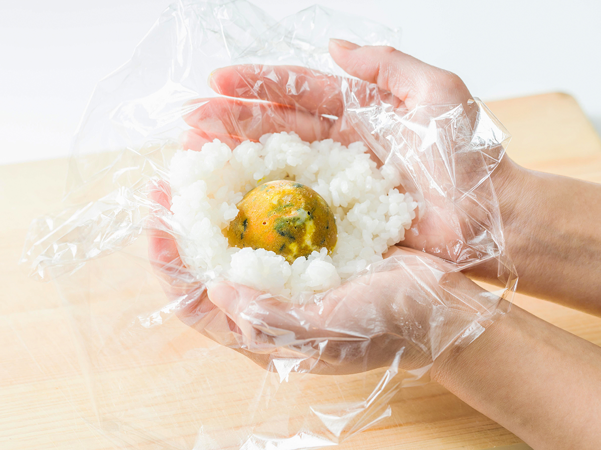 冷凍おにぎりレシピ🍙@mami_tasu0208 さんの投稿をお借りしました❣️ おにぎりレシピ✨「参考になった」「作ってみたい！」という方はいいねまたは 🍙 マークをコメント欄へ🫶 たまにストーリーに載せることもあるけど 本投稿では久々に載せる 冷凍ごはん。 需要が