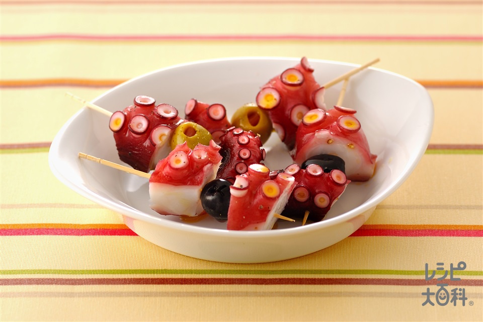 こんばんは‎𓂃 。先日の晩ごはん投稿です☺︎ かぼちゃのクリームシチュースワイプレシピあります📝❁献立❁ ❍かぼちゃのクリームシチュー📝❍キャロットラペ ❍サラダ ❍バゲット ❍ 📝マークスワイプレシピを載せています