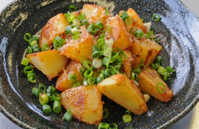 新じゃが を味わい尽くす絶品レシピ7選！皮ごと調理でホクホク！シャキシャキサラダにもクラシル