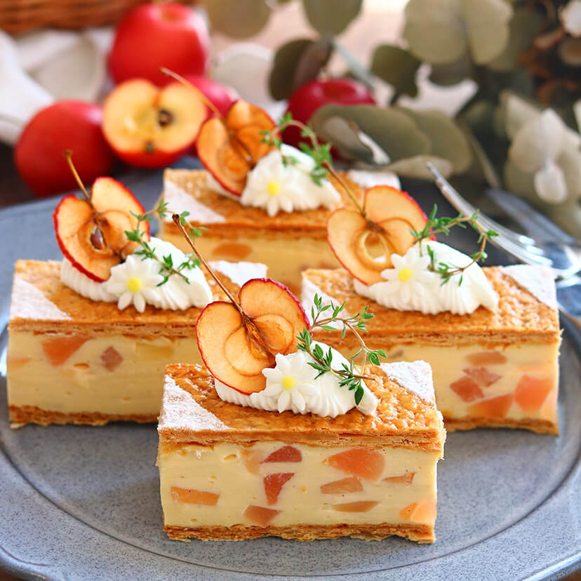 混ぜるだけでふわふわしっとり！りんごのシナモンシュガーケーキ