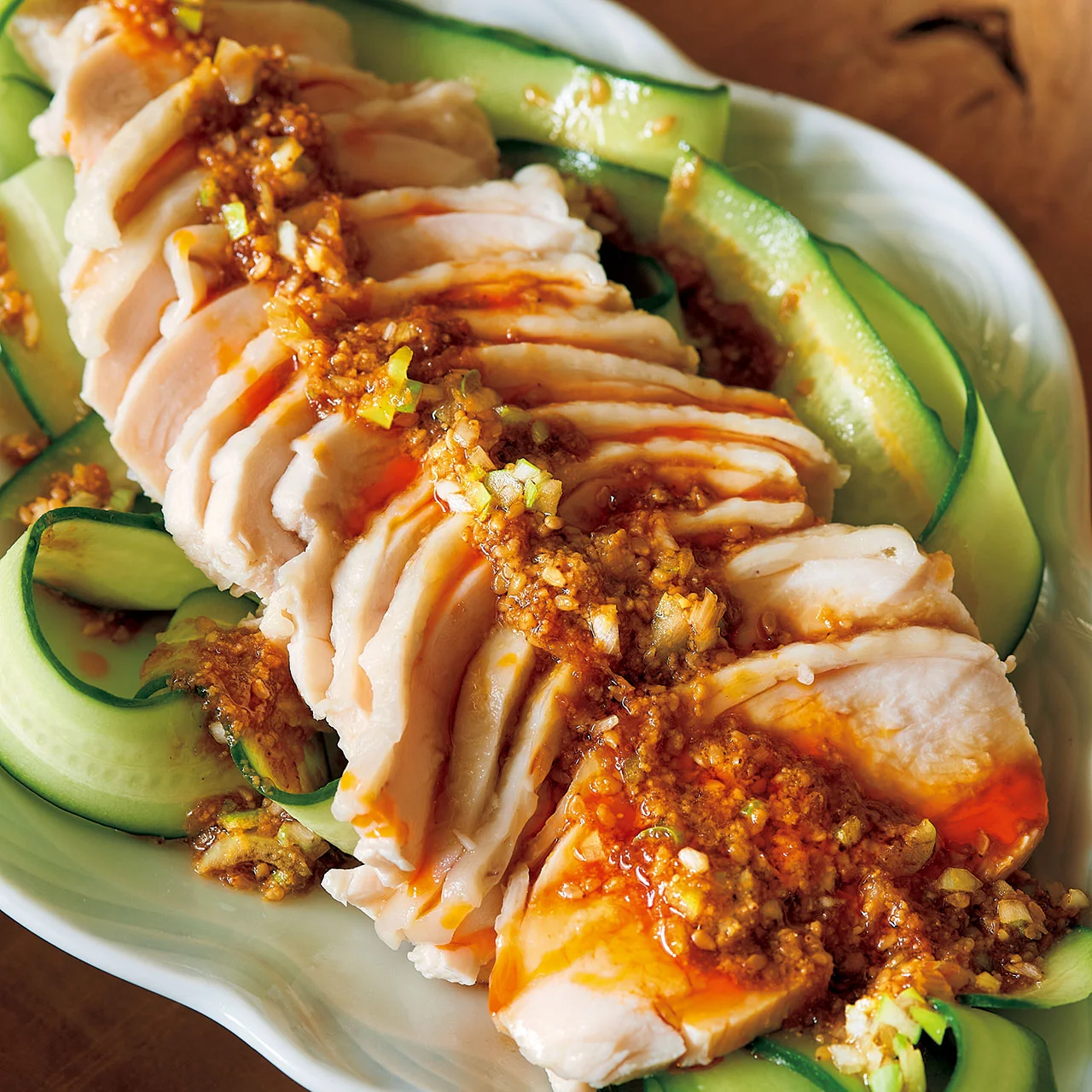 電子レンジで5分!しっとり柔らか！神のよだれ鶏の作り方 - だれウマ