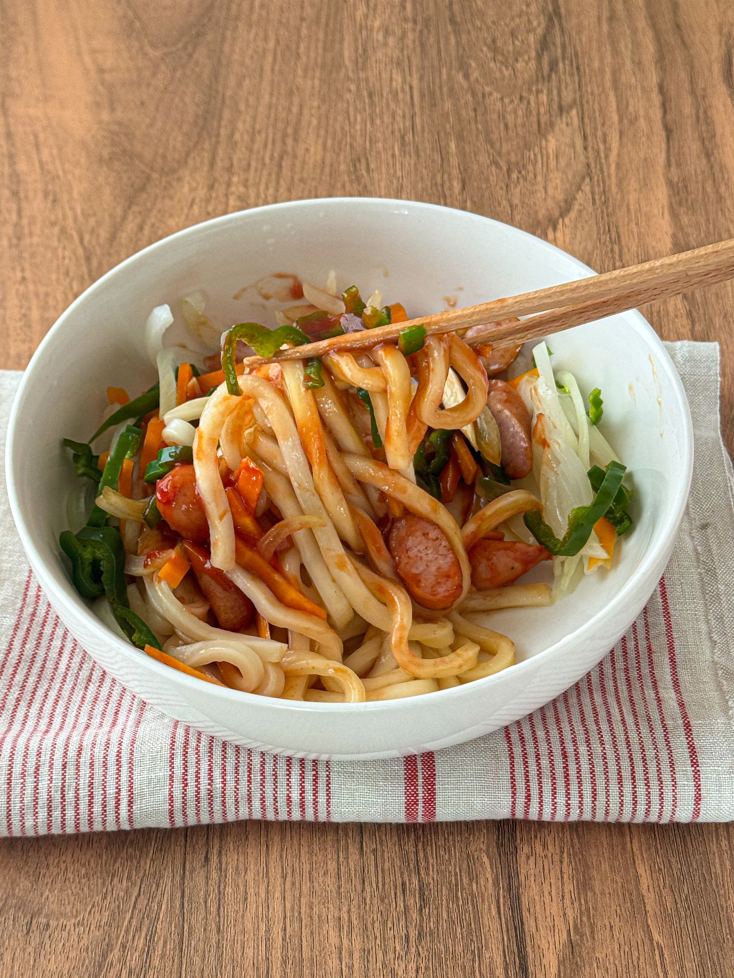 レンジで7分！簡単なのに旨すぎる｢ナポリタンうどん｣