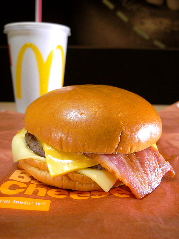 マクドナルド 1.7倍パティが2枚の夜マックグランクラブハウス。ふんわりバンズで食べごたえも抜群！ヒースブログ