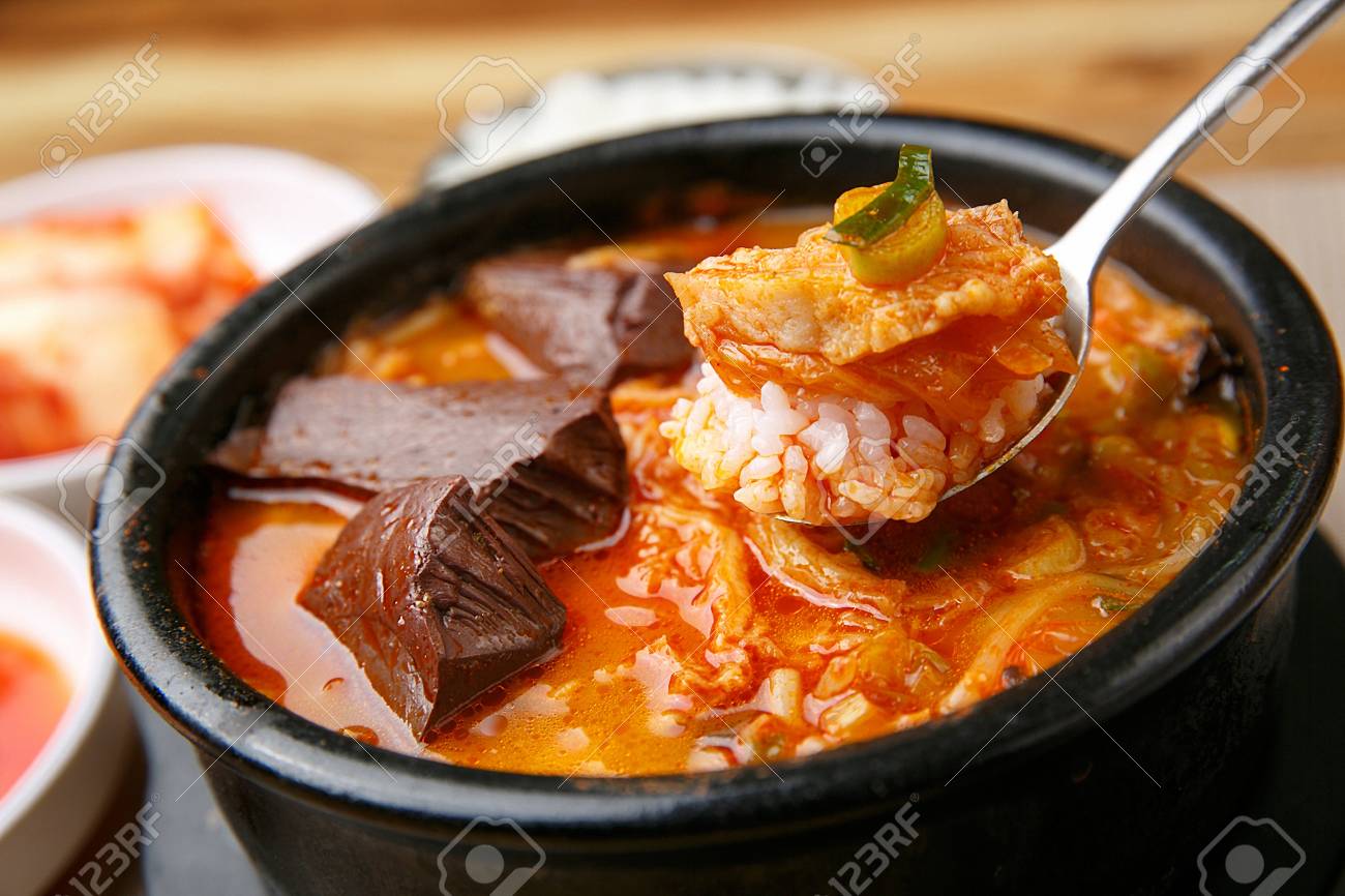 yogijoa ヨギジョア 今日も元気いっぱい！ 旨味たっぷりのスープで体の芯まで温まる 骨付きヘジャンク 🤍 一杯で幸せ気分に✨ 二日酔いにはやっぱりこれ！ほろほろのお肉とピリ辛スープの最強コンビ👌骨付きヘジャンクソウルフード 一口飲めば疲れも吹き飛ぶ、濃厚な