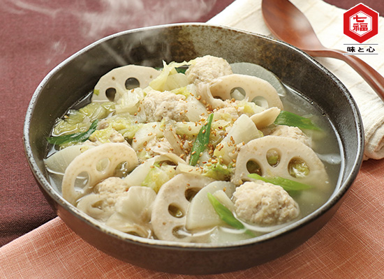 鶏肉のコクとごぼうの香りが相性抜群！簡単減塩レシピ☻ ☆具だくさん！鶏ごぼうスープ☆ <材料 4人分 > ・鶏もも肉 60g ・ごぼう80g 1 2本・玉ねぎ 80g 1 2個・にんじん 50g 1 3本・しいたけ 40g 4個・しょうが 10g 1 2かけ・水500ml ・鶏がらスープの素 6g