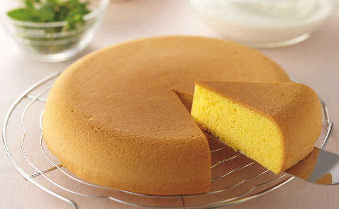 フライパンでつくるミルクレープ , ちょっぴり時間はかかるけど、, 手軽な材料と簡単な工程で作れる, 手作りフライパンスイーツです🍳, 薄力粉 100g, 砂糖大さじ1, 卵Mサイズ2個, バター15g, 牛乳 300cc, 塩1g, ホイップクリーム, お好みのフルーツ,先日エバークックアンバサダーの, 小宮璃央さんのお誕生日祝いに,