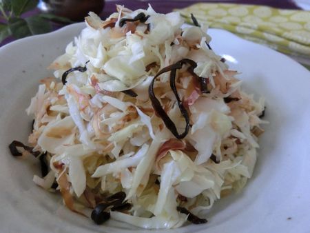 居酒屋さん定番！キャベツの塩昆布あえ