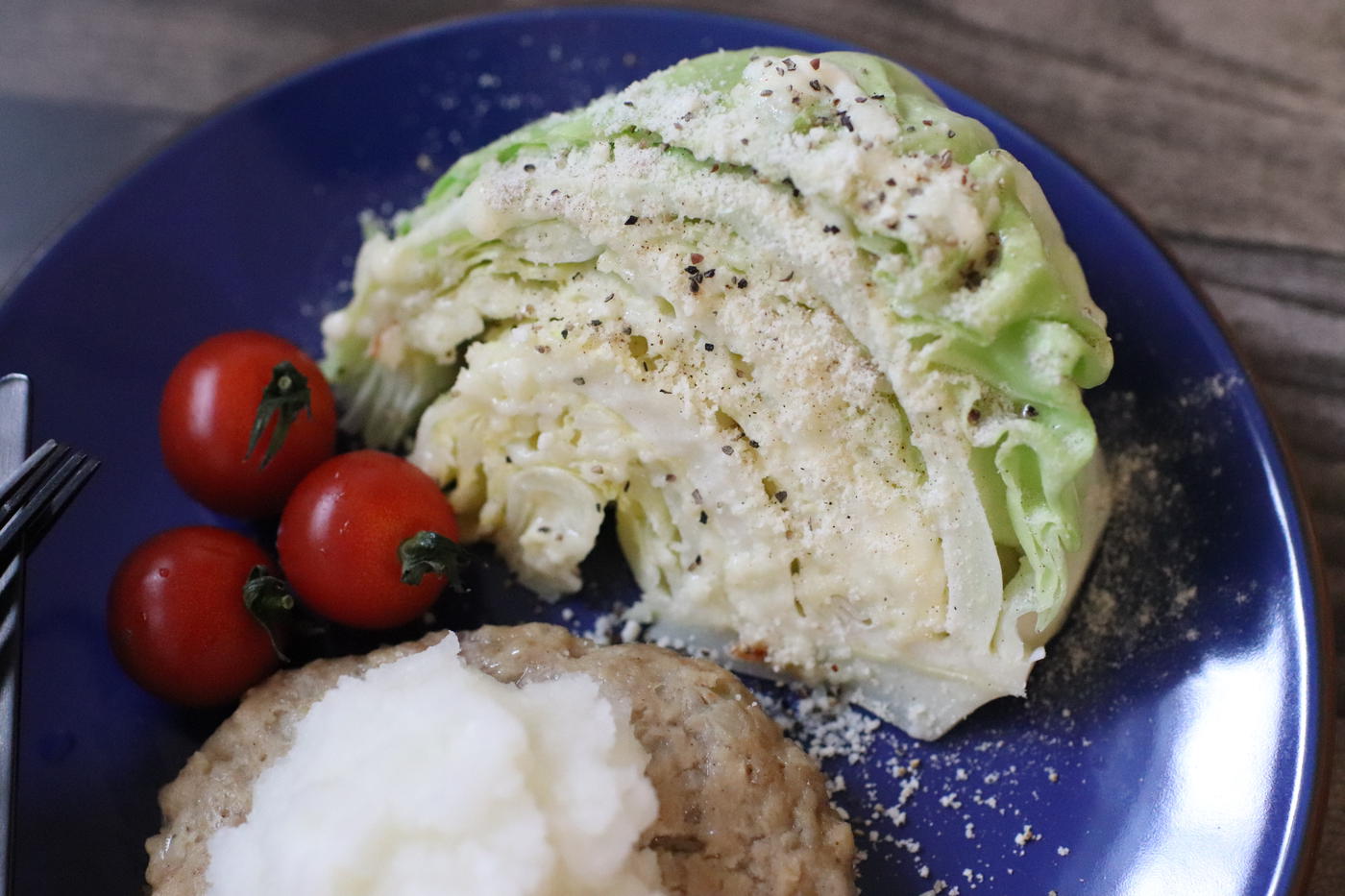 付け合わせに電子レンジでじゃがいものパセリまぶし