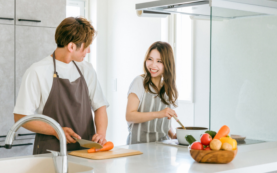 お家デートにカップルで一緒に作る料理ランキング30選！献立メニュー例も紹介！ ちそう