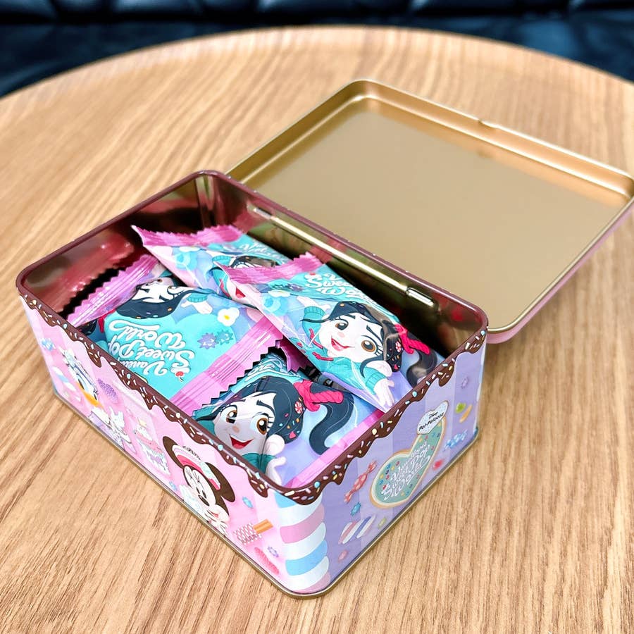 映画『シュガー・ラッシュ』のヴァネロペが、お菓子のお城みたいなフロートで登場！東京ディズニーランド®にて新パレード「イッツ・ア・スウィーツフルタイム！」が開催中♪詳細記事SGS109