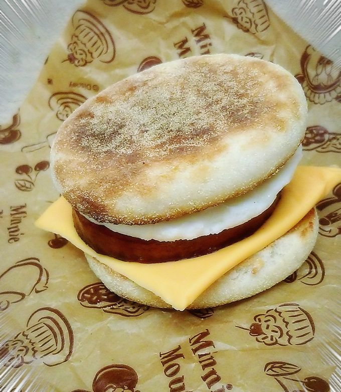 マックグリドルソーセージ』甘さとしょっぱさのハーモニーが結構モーニング的な食事だなって思った朝の出来事‼️ - クッキング父ちゃん食べ歩き食レポブログ