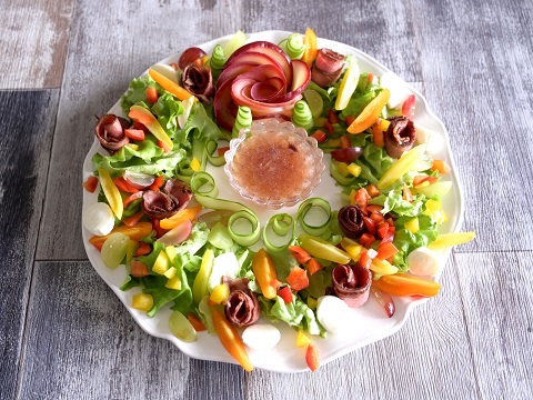 クリスマスサラダの盛り付け方！おしゃれかわいく盛るテクニック